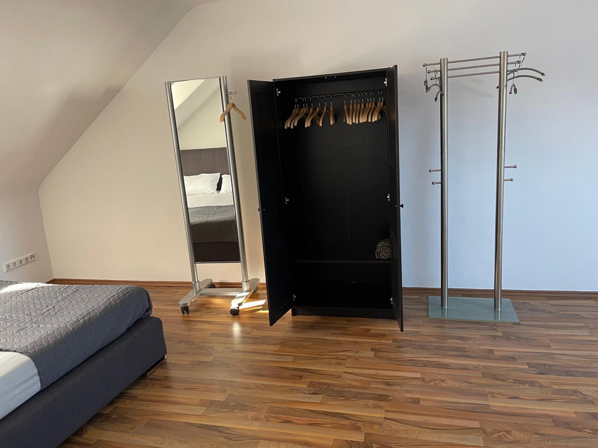 Geraeumige 3-Zimmer-Ferienwohnung Im Herzen Von קאסל מראה חיצוני תמונה