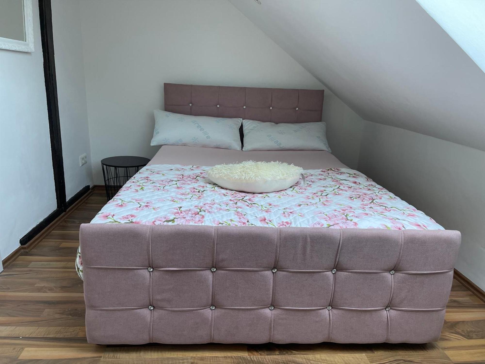 Geraeumige 3-Zimmer-Ferienwohnung Im Herzen Von קאסל מראה חיצוני תמונה