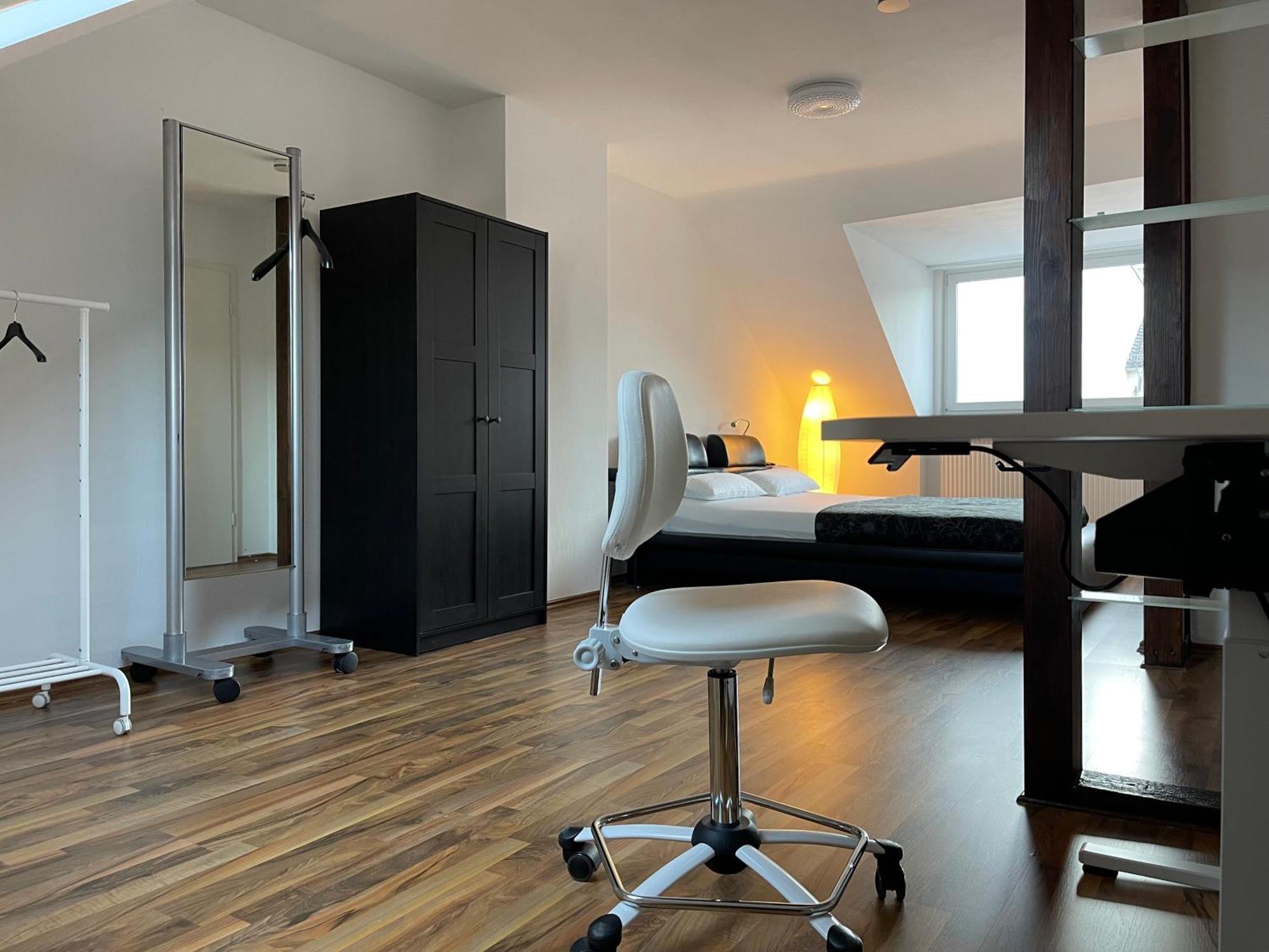 Geraeumige 3-Zimmer-Ferienwohnung Im Herzen Von קאסל מראה חיצוני תמונה
