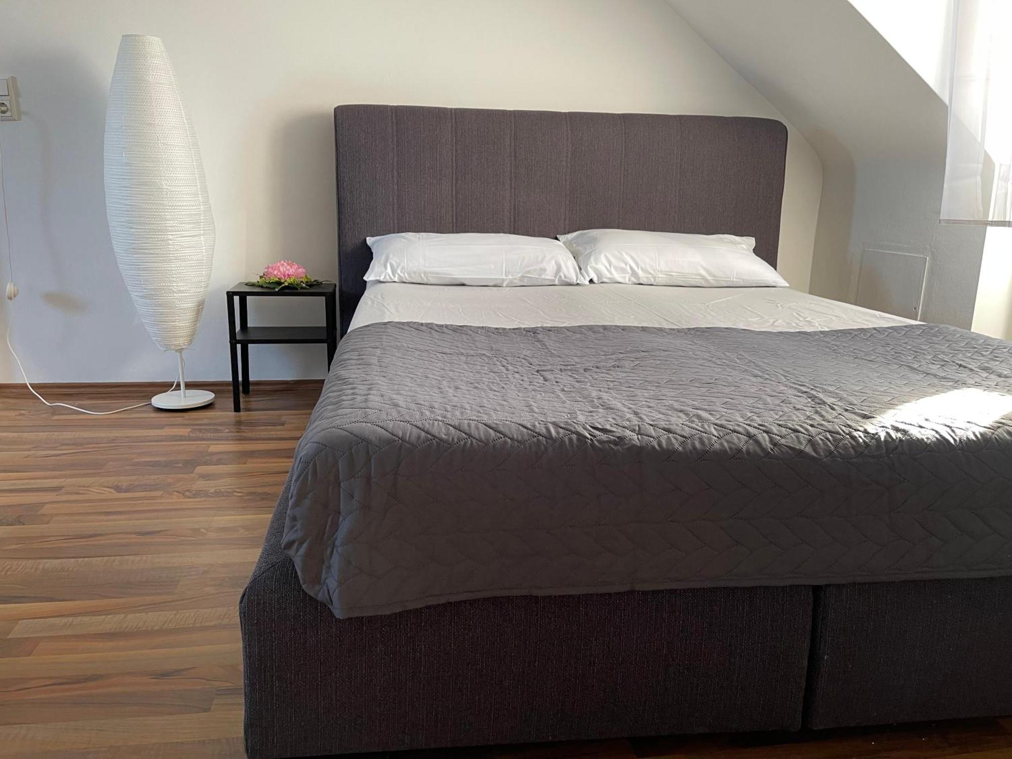 Geraeumige 3-Zimmer-Ferienwohnung Im Herzen Von קאסל מראה חיצוני תמונה