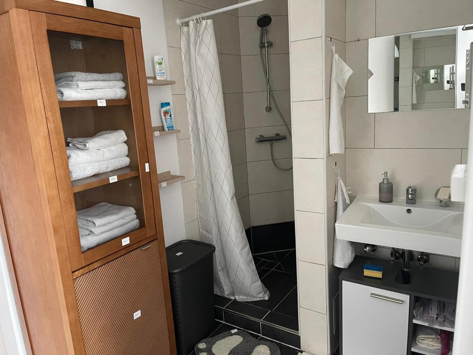 Geraeumige 3-Zimmer-Ferienwohnung Im Herzen Von קאסל מראה חיצוני תמונה