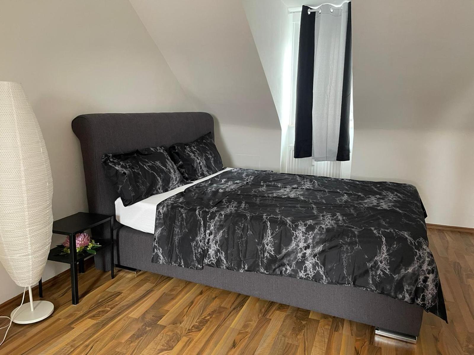 Geraeumige 3-Zimmer-Ferienwohnung Im Herzen Von קאסל מראה חיצוני תמונה