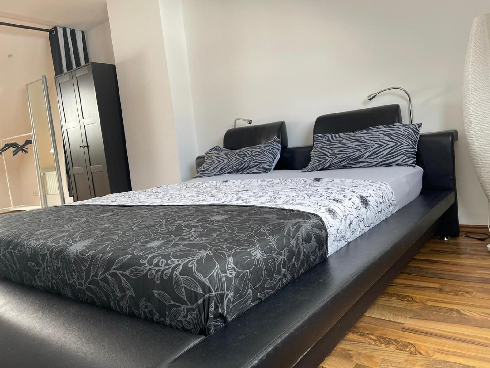 Geraeumige 3-Zimmer-Ferienwohnung Im Herzen Von קאסל מראה חיצוני תמונה