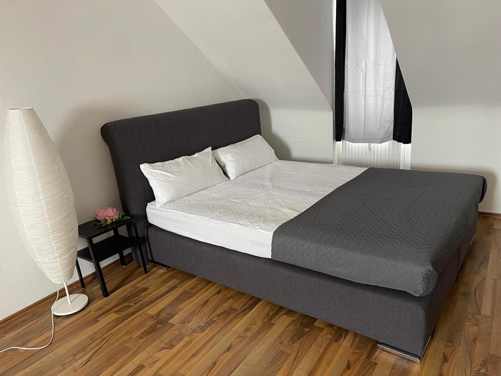 Geraeumige 3-Zimmer-Ferienwohnung Im Herzen Von קאסל מראה חיצוני תמונה