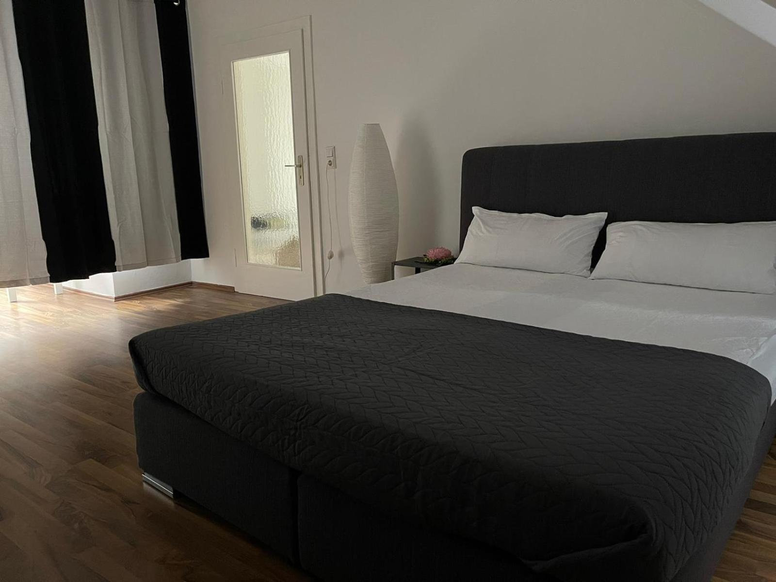 Geraeumige 3-Zimmer-Ferienwohnung Im Herzen Von קאסל מראה חיצוני תמונה