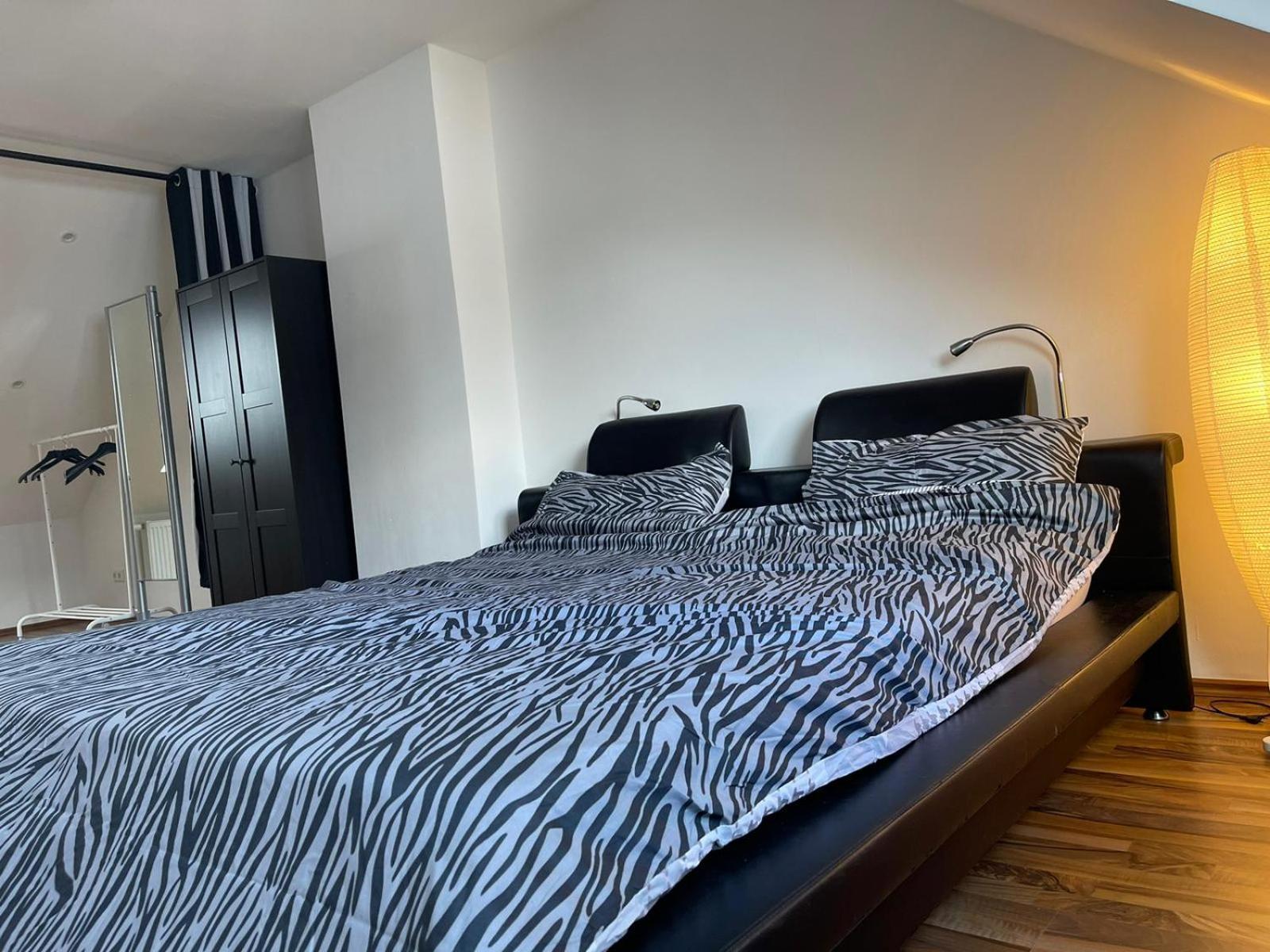 Geraeumige 3-Zimmer-Ferienwohnung Im Herzen Von קאסל מראה חיצוני תמונה