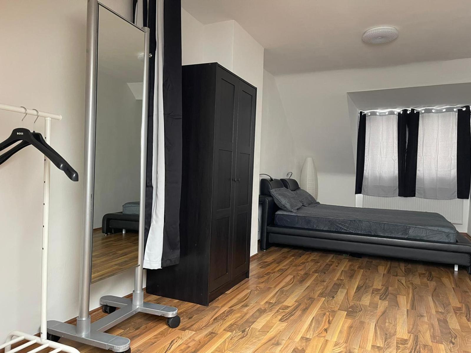 Geraeumige 3-Zimmer-Ferienwohnung Im Herzen Von קאסל מראה חיצוני תמונה