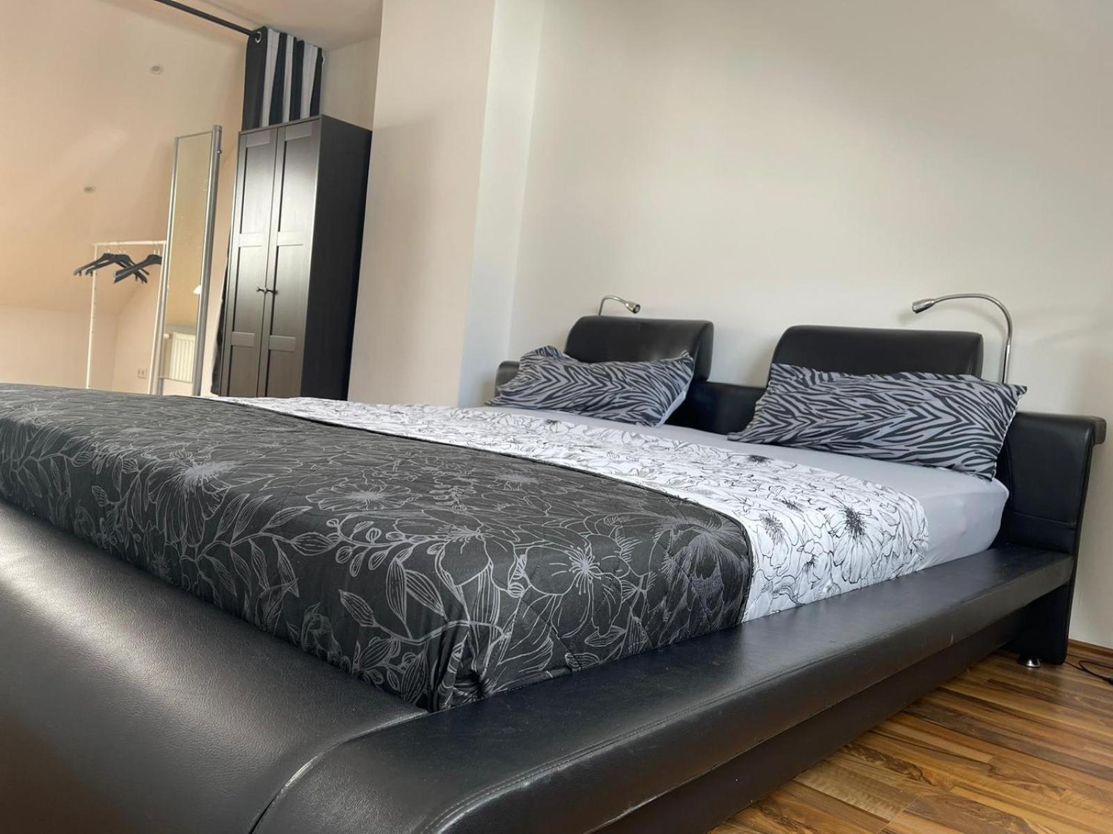 Geraeumige 3-Zimmer-Ferienwohnung Im Herzen Von קאסל מראה חיצוני תמונה
