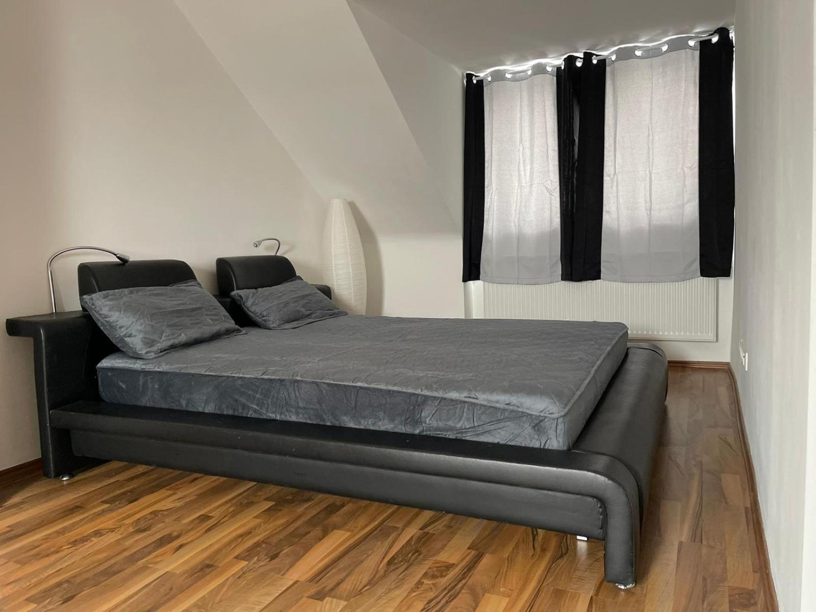 Geraeumige 3-Zimmer-Ferienwohnung Im Herzen Von קאסל מראה חיצוני תמונה