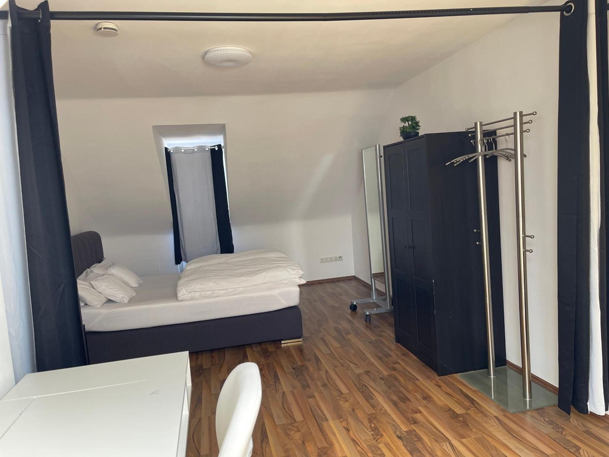 Geraeumige 3-Zimmer-Ferienwohnung Im Herzen Von קאסל מראה חיצוני תמונה