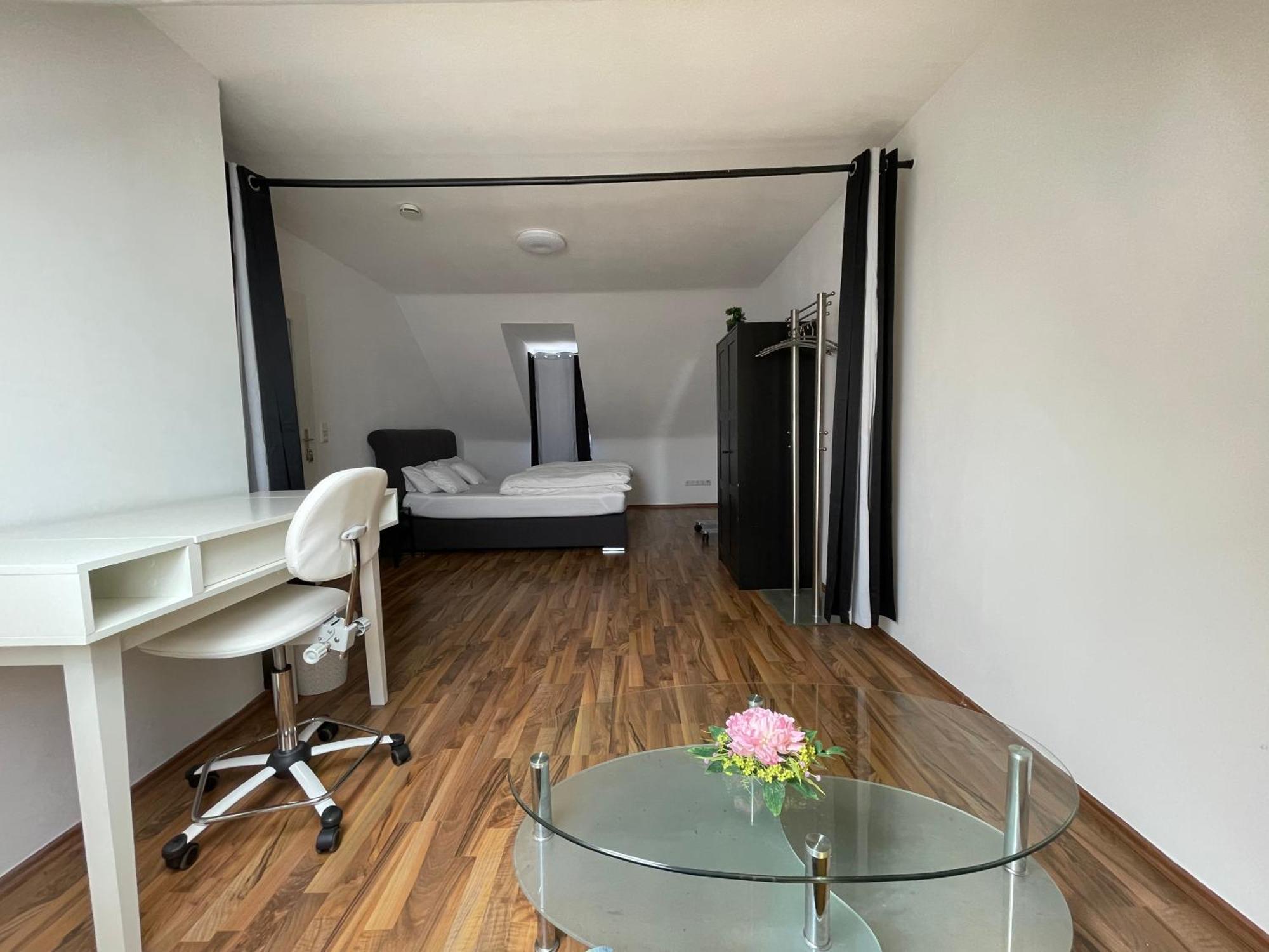 Geraeumige 3-Zimmer-Ferienwohnung Im Herzen Von קאסל מראה חיצוני תמונה