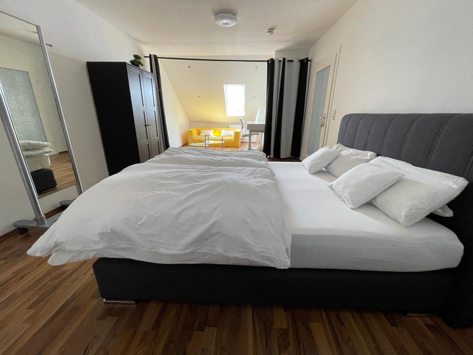 Geraeumige 3-Zimmer-Ferienwohnung Im Herzen Von קאסל מראה חיצוני תמונה