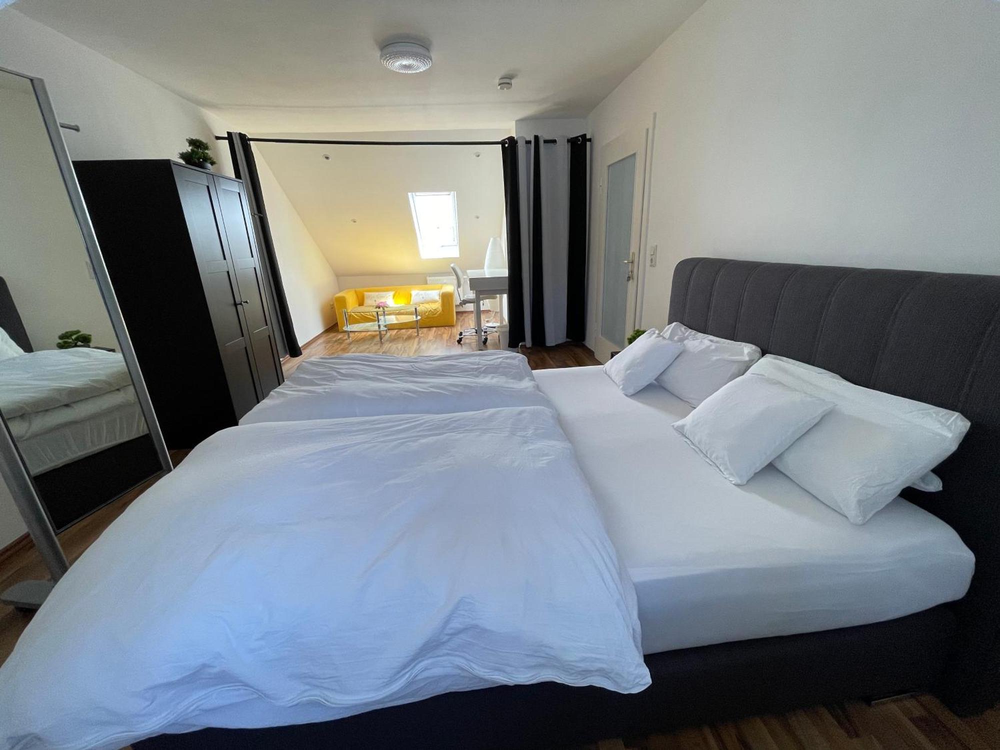 Geraeumige 3-Zimmer-Ferienwohnung Im Herzen Von קאסל מראה חיצוני תמונה