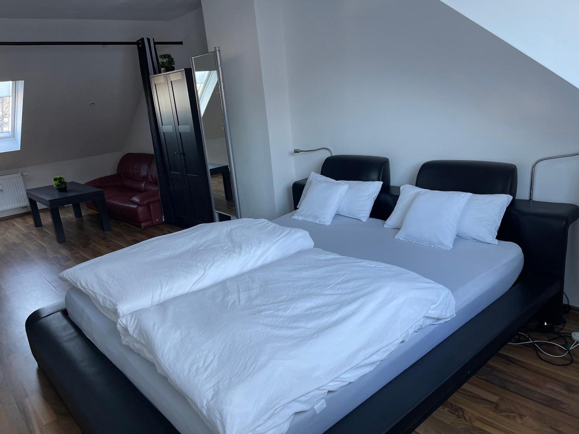 Geraeumige 3-Zimmer-Ferienwohnung Im Herzen Von קאסל מראה חיצוני תמונה